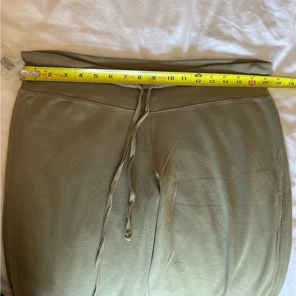 Splendid drawstring bell bottom pants. Size Large - Picture 4 of 7